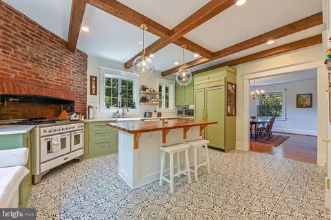 Kitchen - 367 Broadview Ln, Annapolis, MD 21401 photo 4 of 4