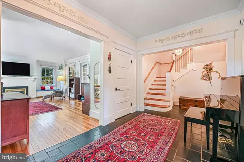 Entry Way - 367 Broadview Ln, Annapolis, MD 21401 photo 2 of 8