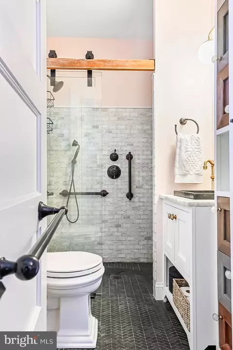 Bath - 367 Broadview Ln, Annapolis, MD 21401 photo 1 of 6