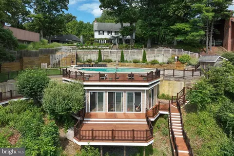 Exterior - 367 Broadview Ln, Annapolis, MD 21401 photo 6 of 9