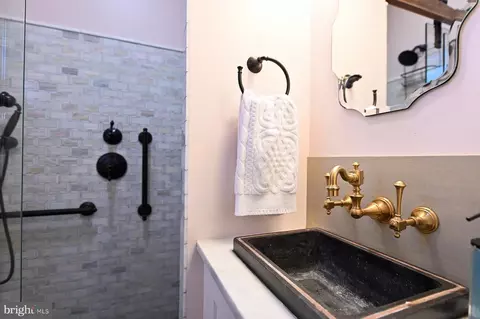 Bath - 367 Broadview Ln, Annapolis, MD 21401 photo 2 of 6