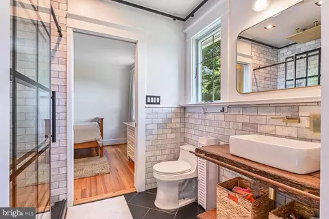 Bath - 367 Broadview Ln, Annapolis, MD 21401 photo 4 of 6