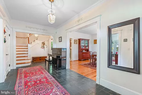 Entry Way - 367 Broadview Ln, Annapolis, MD 21401 photo 5 of 8