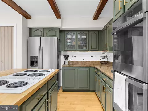 Kitchen - 1933 Poplar Ridge Rd, Pasadena, MD 21122 photo 6 of 6