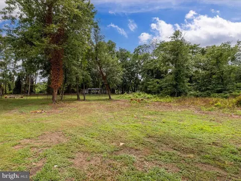 Exterior - 1933 Poplar Ridge Rd, Pasadena, MD 21122 photo 4 of 6