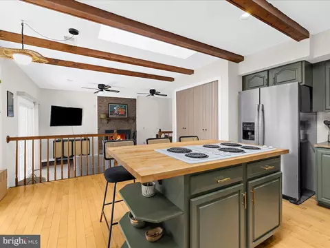 Kitchen - 1933 Poplar Ridge Rd, Pasadena, MD 21122 photo 5 of 6