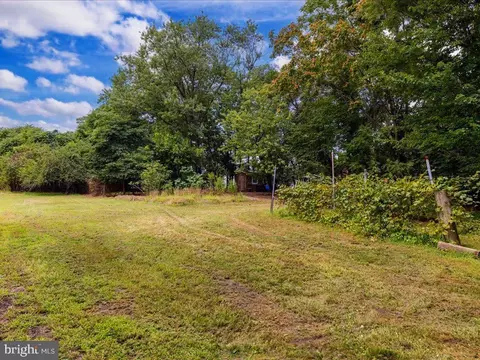 Exterior - 1933 Poplar Ridge Rd, Pasadena, MD 21122 photo 5 of 6