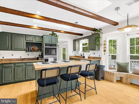 Kitchen - 1933 Poplar Ridge Rd, Pasadena, MD 21122 photo 2 of 6