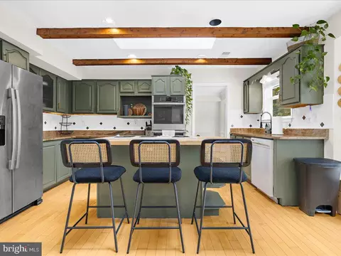 Kitchen - 1933 Poplar Ridge Rd, Pasadena, MD 21122 photo 3 of 6