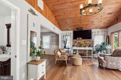 Entry Way - 866 Mill Creek Rd, Arnold, MD 21012 photo 2 of 3