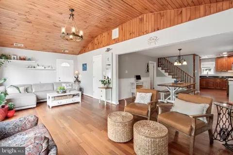 Entry Way - 866 Mill Creek Rd, Arnold, MD 21012 photo 3 of 3