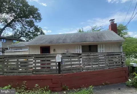 690 N Riverside Dr N, Crownsville, MD 21032