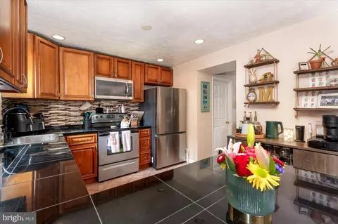 Kitchen - 8568 Skipjack Pl, Pasadena, MD 21122 photo 2 of 3