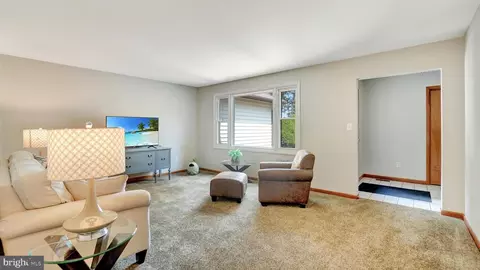 7824 Elberta Dr, Severn, MD 21144 photo 4