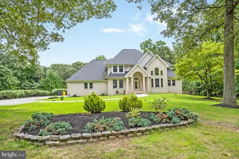 143 Lake Shore Dr, Pasadena, MD 21122
