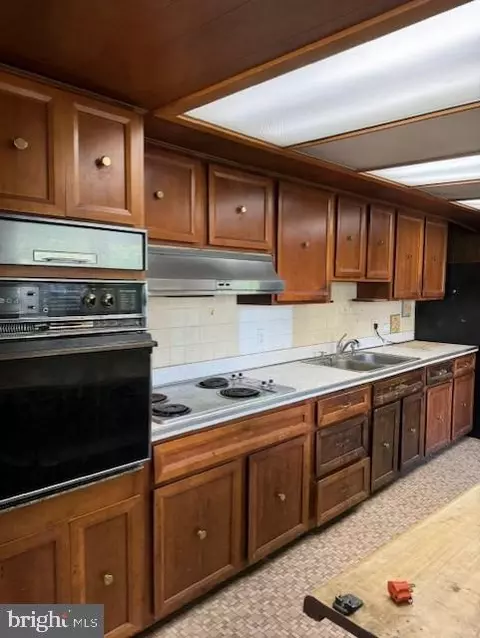 Kitchen - 2037 Shore Dr, Edgewater, MD 21037 photo 1 of 1