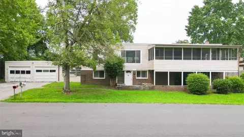 2037 Shore Dr, Edgewater, MD 21037