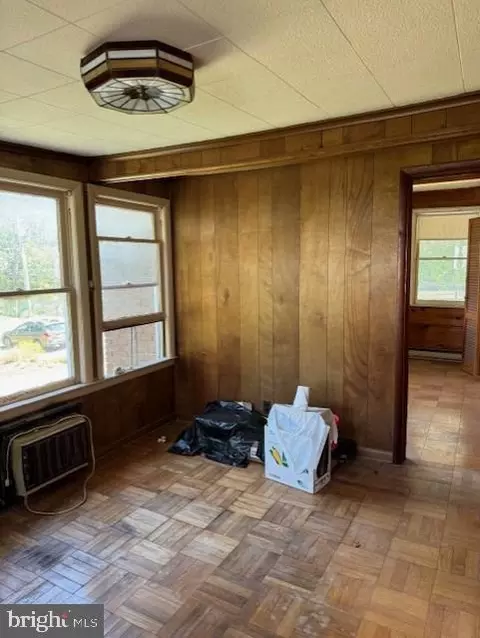 Entry Way - 2037 Shore Dr, Edgewater, MD 21037 photo 1 of 3