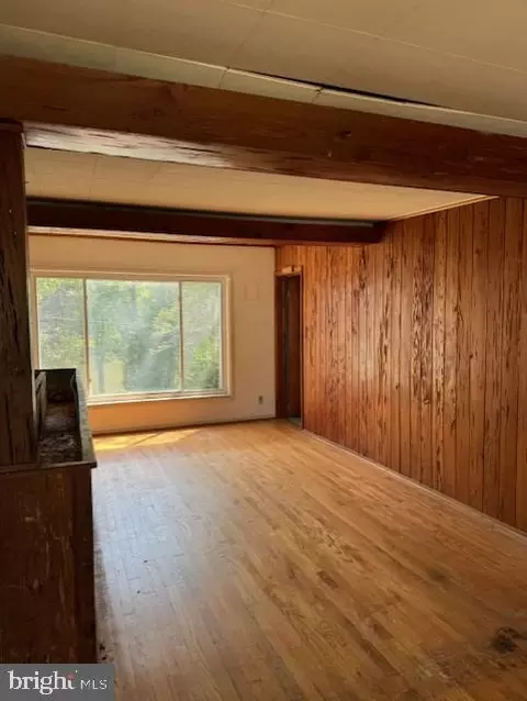 Living - 2037 Shore Dr, Edgewater, MD 21037 photo 1 of 1