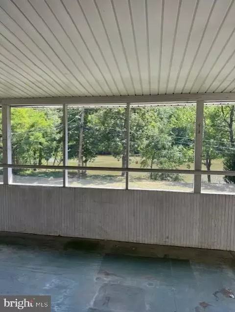 Exterior - 2037 Shore Dr, Edgewater, MD 21037 photo 2 of 2