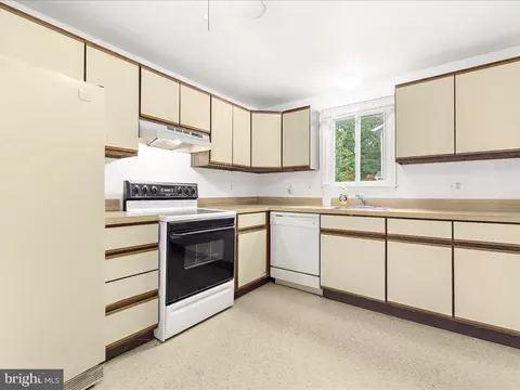 1614 Ruxton Rd, Edgewater, MD 21037 photo 10