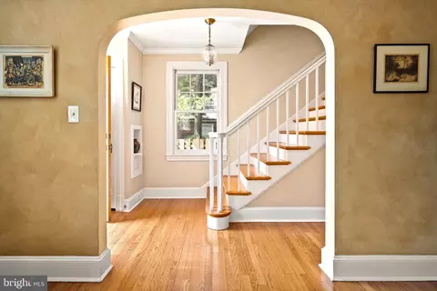 Entry Way - 8 Steele Ave, Annapolis, MD 21401 photo 4 of 12