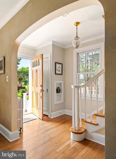 Entry Way - 8 Steele Ave, Annapolis, MD 21401 photo 3 of 12