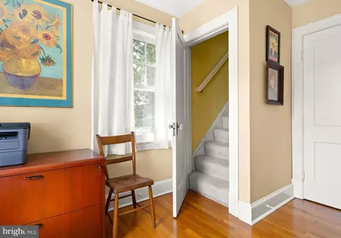 Entry Way - 8 Steele Ave, Annapolis, MD 21401 photo 11 of 12