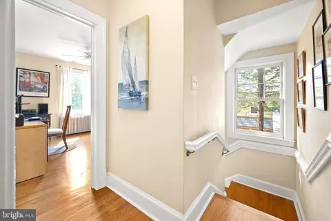 Entry Way - 8 Steele Ave, Annapolis, MD 21401 photo 10 of 12