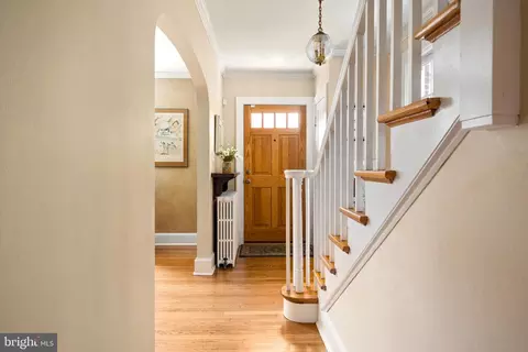 Entry Way - 8 Steele Ave, Annapolis, MD 21401 photo 6 of 12