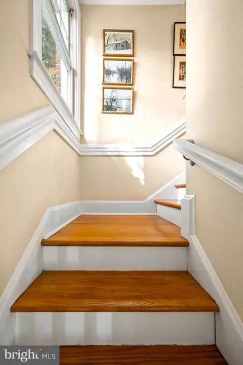 Entry Way - 8 Steele Ave, Annapolis, MD 21401 photo 7 of 12