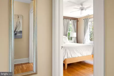 Entry Way - 8 Steele Ave, Annapolis, MD 21401 photo 9 of 12