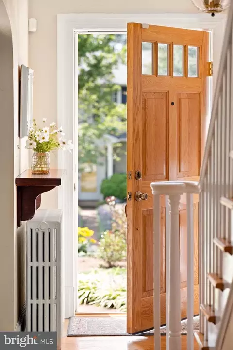Entry Way - 8 Steele Ave, Annapolis, MD 21401 photo 2 of 12