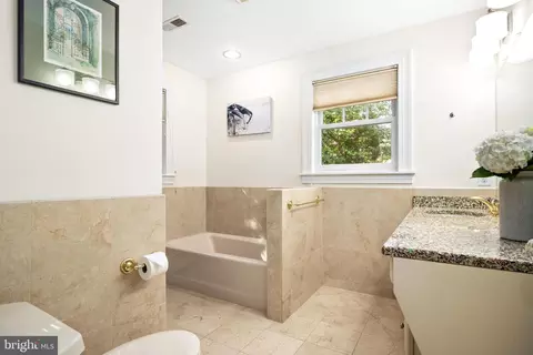Bath - 8 Steele Ave, Annapolis, MD 21401 photo 2 of 4