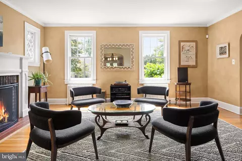 Living - 8 Steele Ave, Annapolis, MD 21401 photo 2 of 3