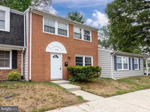 1703 Gaffney Ct, Crofton, MD 21114 photo 2