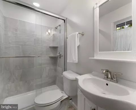Bath - 1229 Tamarack Trl, Arnold, MD 21012 photo 3 of 3
