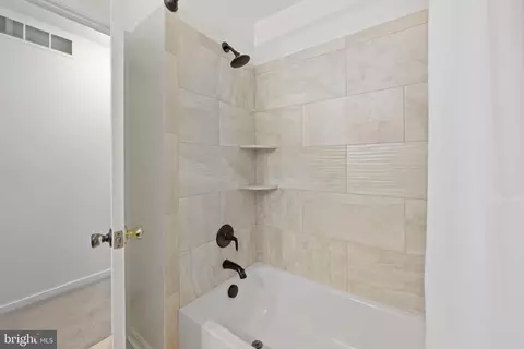 Bath - 1229 Tamarack Trl, Arnold, MD 21012 photo 1 of 3