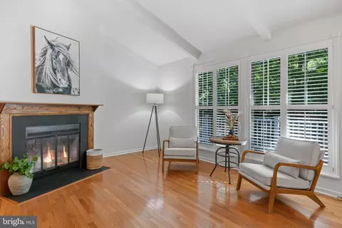 Living - 1229 Tamarack Trl, Arnold, MD 21012 photo 4 of 6
