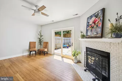 Living - 1364 Hazel Nut Ct, Annapolis, MD 21409 photo 3 of 3