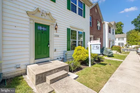 1219 Graycliff Ln, Odenton, MD 21113 photo 2