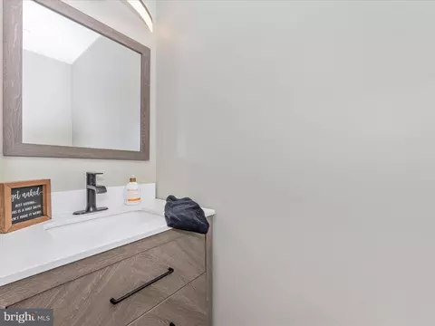 Bath - 1827 Log Mill Pl, Crofton, MD 21114 photo 1 of 4