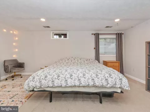 Bedroom - 1827 Log Mill Pl, Crofton, MD 21114 photo 8 of 12