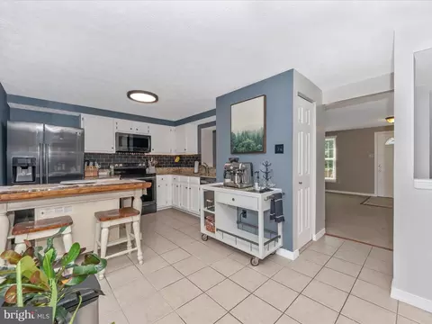 Kitchen - 1827 Log Mill Pl, Crofton, MD 21114 photo 2 of 6