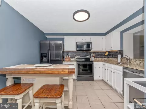 Kitchen - 1827 Log Mill Pl, Crofton, MD 21114 photo 3 of 6