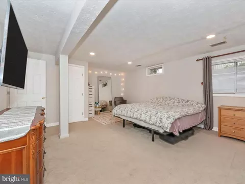 Bedroom - 1827 Log Mill Pl, Crofton, MD 21114 photo 9 of 12