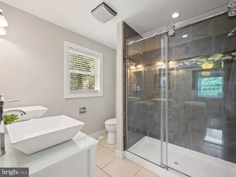 Bath - 341 Edgewater Rd, Pasadena, MD 21122 photo 2 of 4