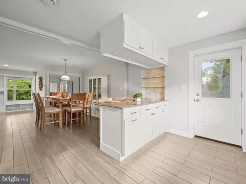 Entry Way - 341 Edgewater Rd, Pasadena, MD 21122 photo 3 of 4