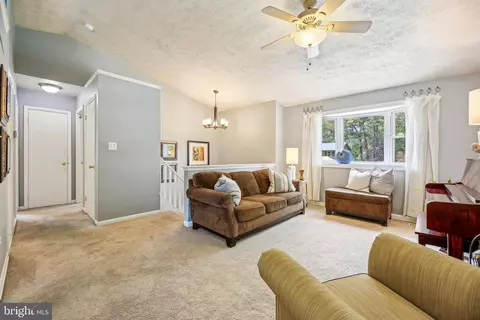 323 Dorchester Rd, Pasadena, MD 21122 photo 6