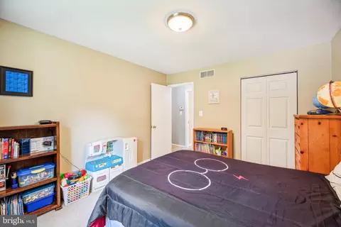 323 Dorchester Rd, Pasadena, MD 21122 photo 17